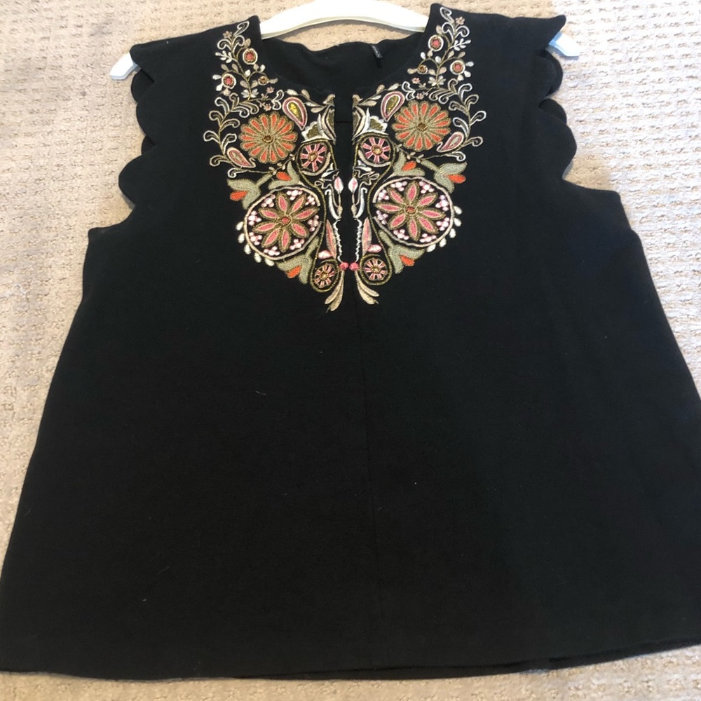 Vintage scalloped sleeve top